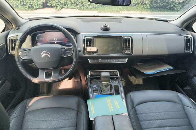 Used Citroen C6 2017 380THP Prestige Model Center Console
