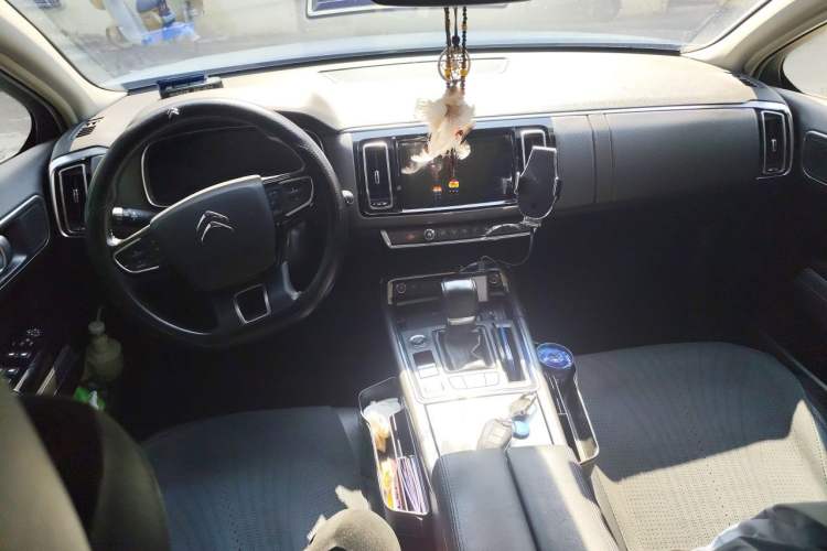 Used Citroen C6 2017 380THP Prestige Model Center Console
