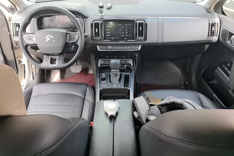Used Citroen C6 2017 380THP Prestige Model Center Console