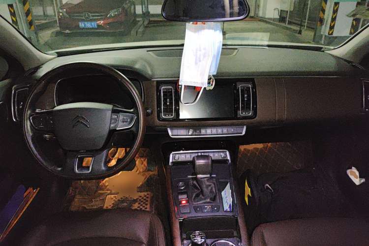 Used Citroen C6 2017 380THP Flagship Edition Center Console