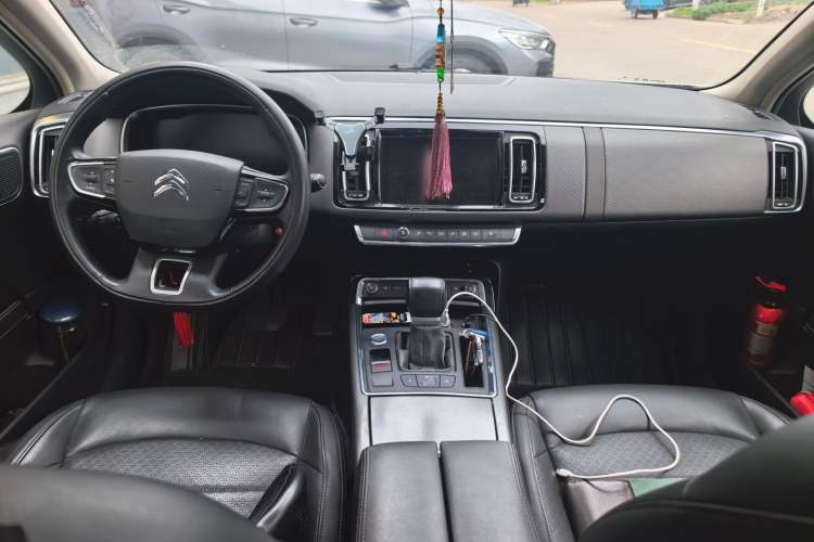 Used Citroen C6 2017 380THP Prestige Model Center Console