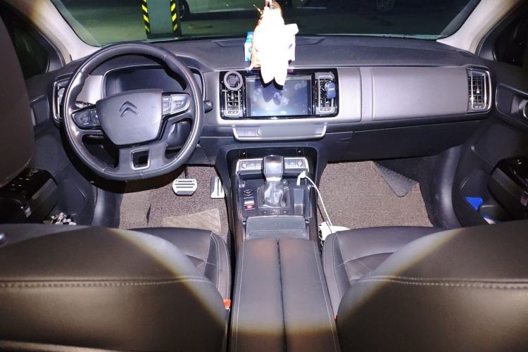 Used Citroen C6 2017 380THP Luxury Version Center Console