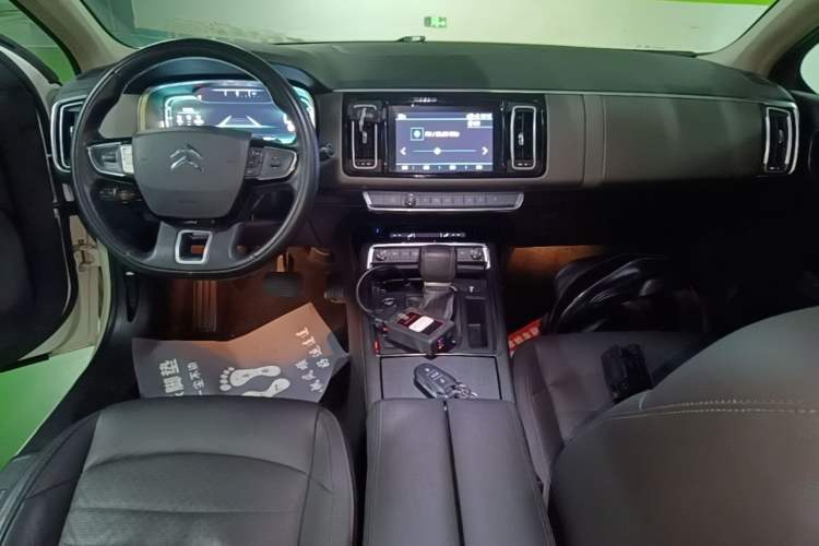 Used Citroen C6 2017 380THP Prestige Model Center Console