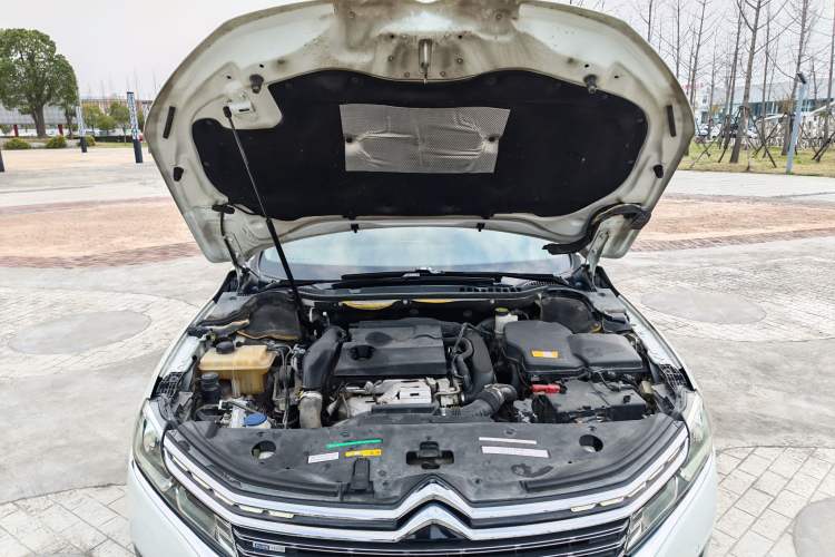Used Citroen C6 2017 380THP Luxury Version Engine Bay