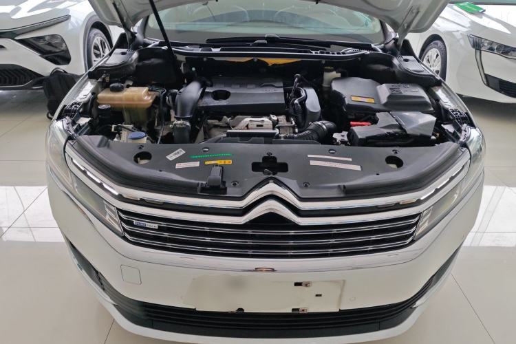 Used Citroen C6 2017 380THP Prestige Model Engine Bay