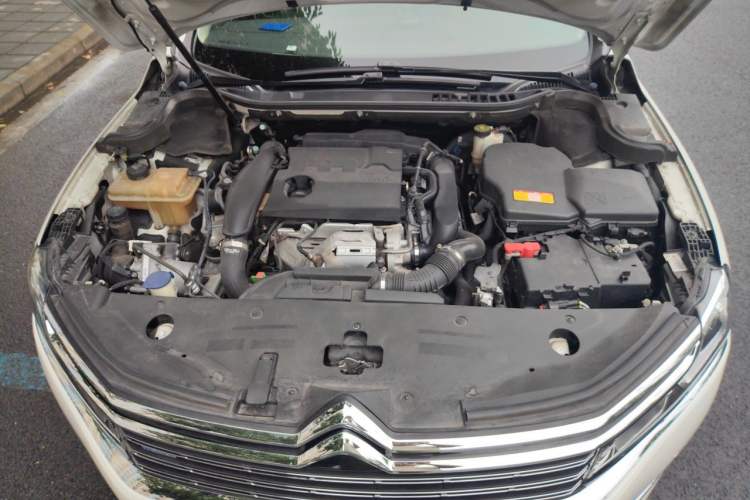 Used Citroen C6 2017 380THP Luxury Version Engine Bay