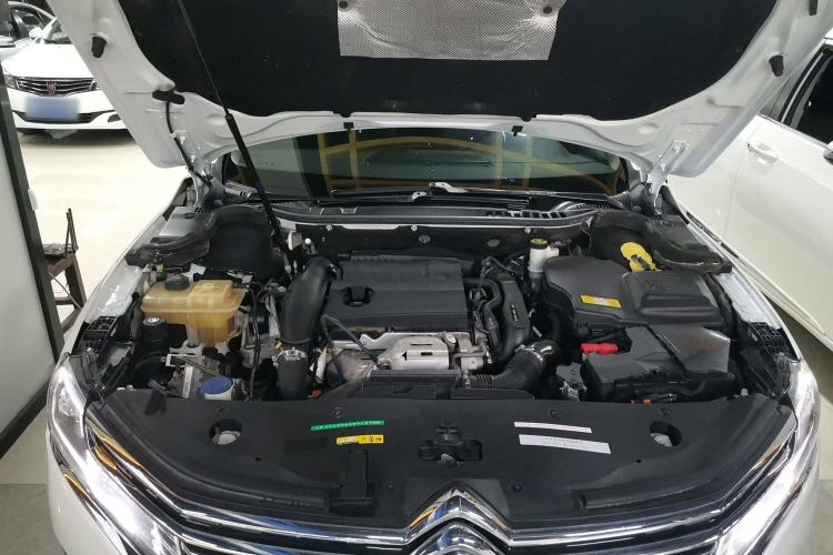 Used Citroen C6 2017 380THP Prestige Model Engine Bay