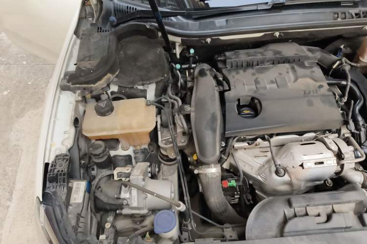 Used Citroen C6 2017 Revised Version 380THP Luxury Edition Engine Bay Right