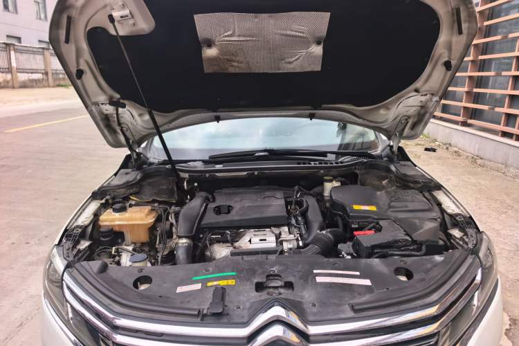 Used Citroen C6 2017 380THP Prestige Model Engine Bay