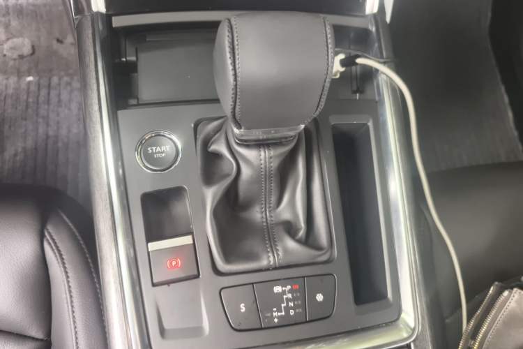 Used Citroen C6 2017 380THP Luxury Version Gear Lever