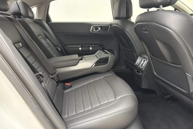 Used Citroen C6 2017 380THP Prestige Model Interior 8