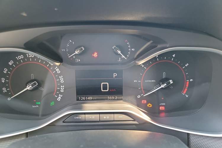 Used Citroen C6 2017 350THP Luxury Model Odometer Close Up