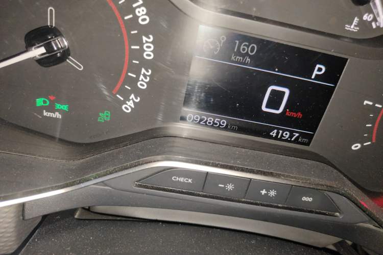 Used Citroen C6 2017 350THP Luxury Model Odometer Close Up