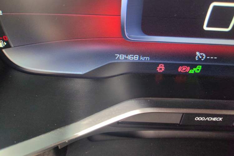 Used Citroen C6 2017 380THP Luxury Version Odometer Close Up