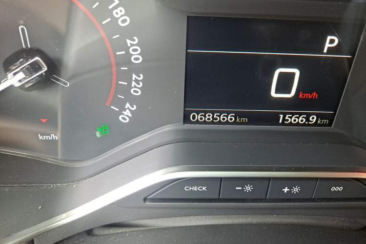 Used Citroen C6 2017 350THP Luxury Model Odometer Close Up