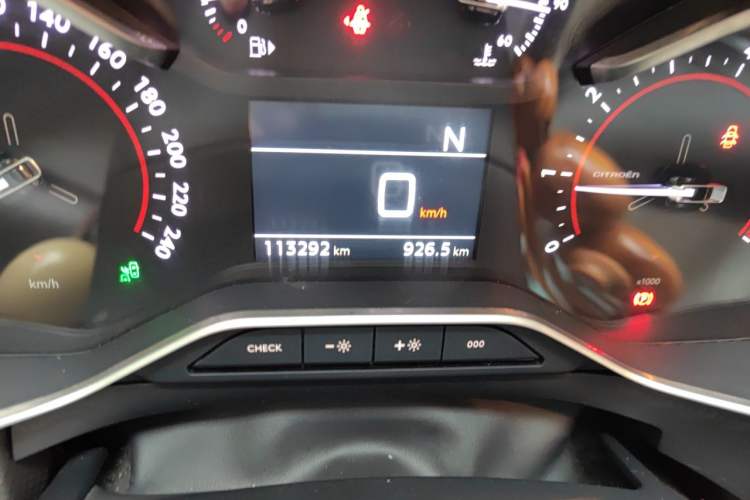 Used Citroen C6 2017 350THP Luxury Model Odometer Close Up