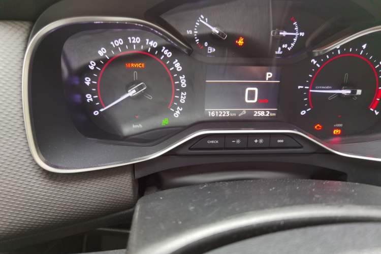 Used Citroen C6 2017 350THP Luxury Model Odometer Close Up