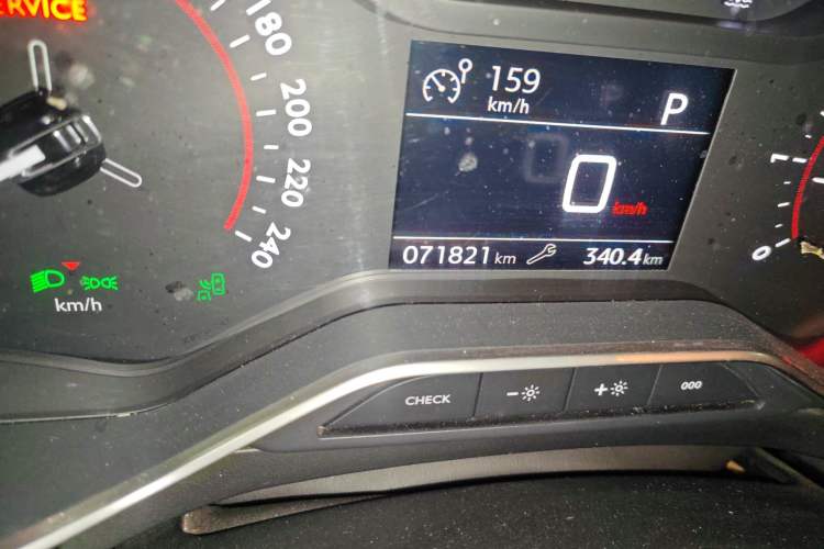 Used Citroen C6 2017 350THP Luxury Model Odometer Close Up