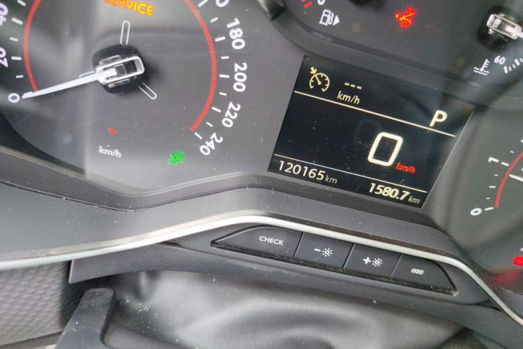Used Citroen C6 2017 350THP Luxury Model Odometer Close Up