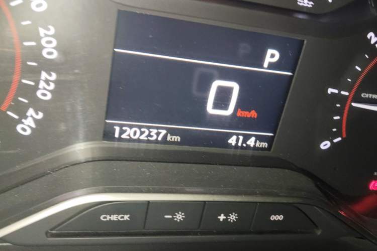Used Citroen C6 2017 350THP Luxury Model Odometer Close Up