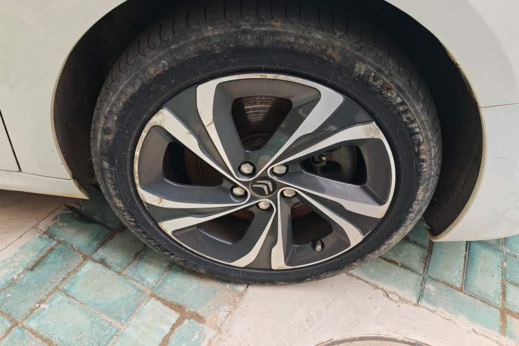 Used Citroen C6 2017 380THP Prestige Model Right Front Wheel Hub