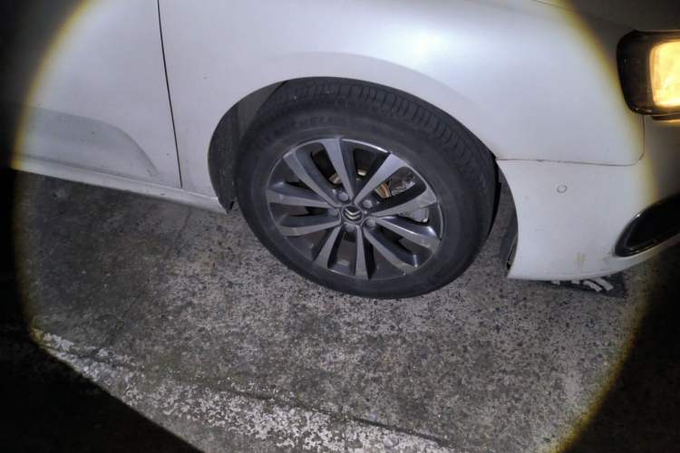 Used Citroen C6 2017 380THP Luxury Version Right Front Wheel Hub