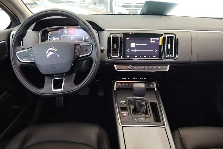 Used Citroen C6 2018 380THP Luxury Version Center Console