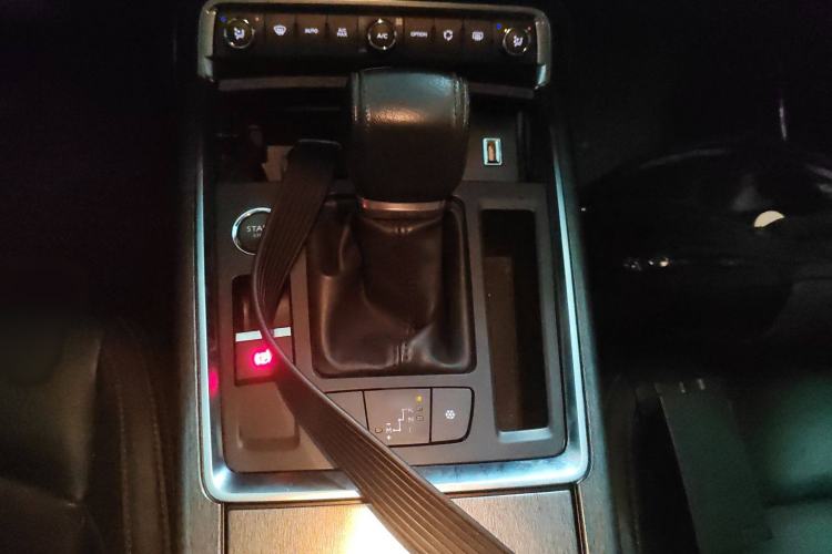 Used Citroen C6 2018 380THP Luxury Version Gear Lever