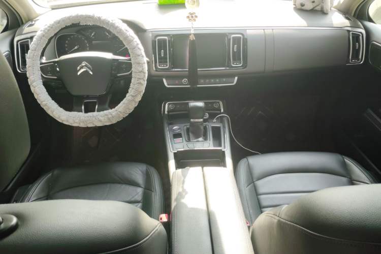 Used Citroen C6 2018 350THP Luxury Model Center Console