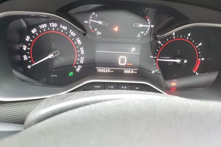 Used Citroen C6 2018 350THP Luxury Model Odometer Close Up