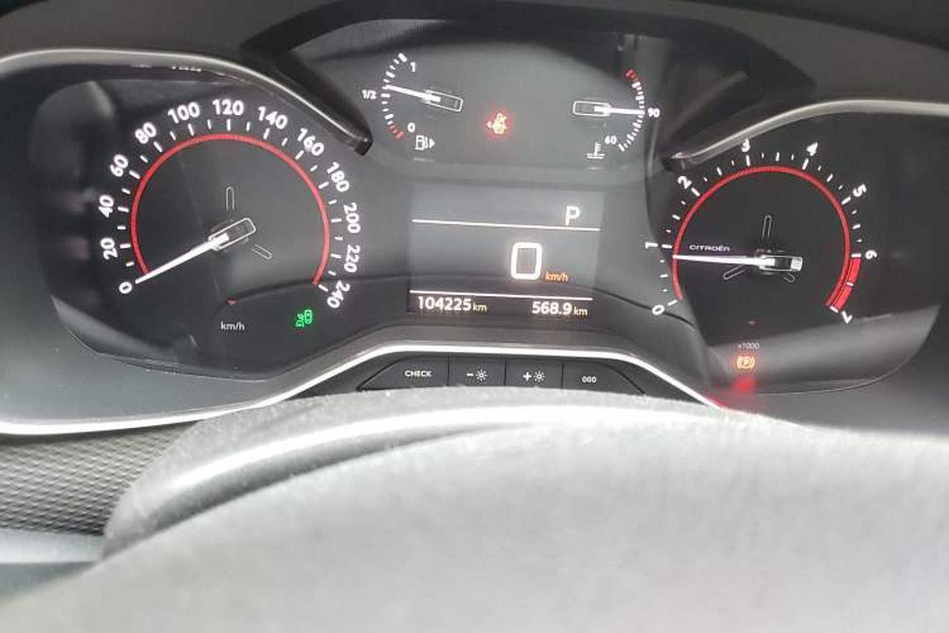 Used Citroen C6 2018 350THP Luxury Model Odometer Close Up