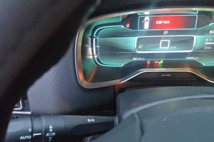 Used Citroen C6 2018 380THP Luxury Version Odometer Close Up