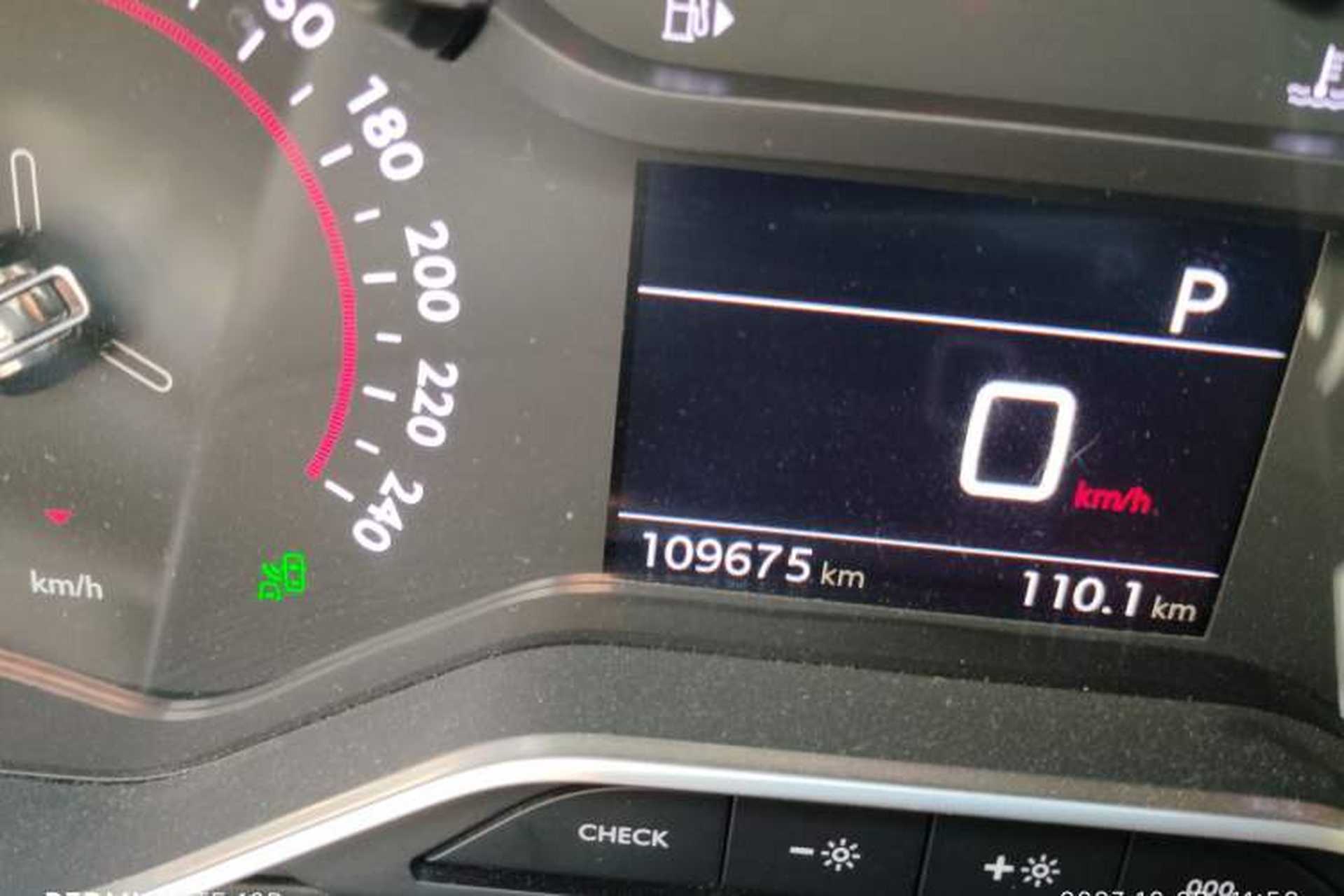 Used Citroen C6 2018 350THP Luxury Model Odometer Close Up
