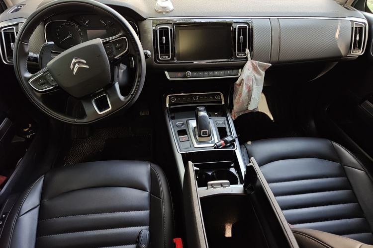 Used Citroen C6 2020 400THP Luxury Version Center Console