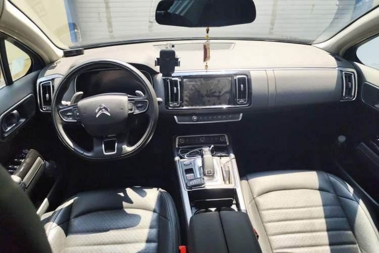 Used Citroen C6 2020 400THP Prestige Version Center Console