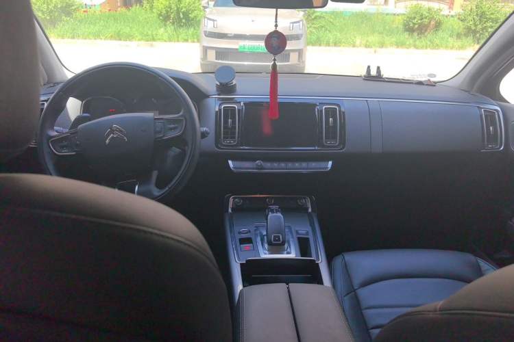 Used Citroen C6 2020 400THP Luxury Version Center Console