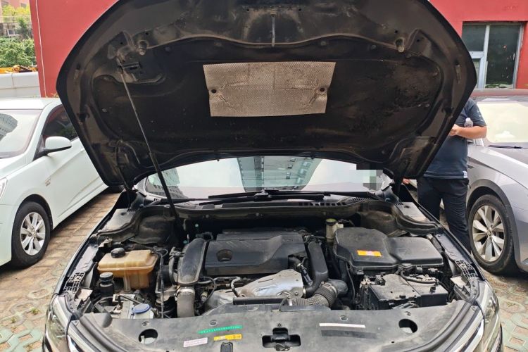 Used Citroen C6  Engine Bay