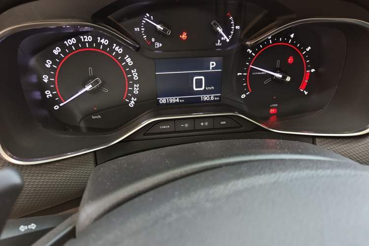 Used Citroen C6 2020 400THP Luxury Version Odometer Close Up