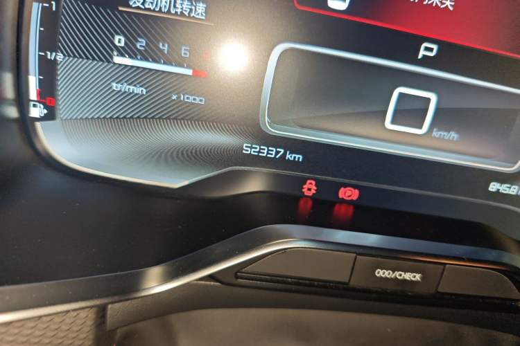 Used Citroen C6 2020 400THP Luxury Version Odometer Close Up
