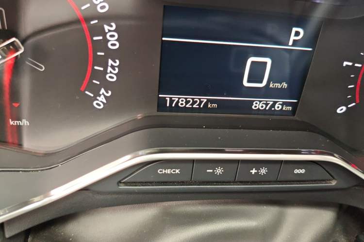 Used Citroen C6  Odometer Close Up