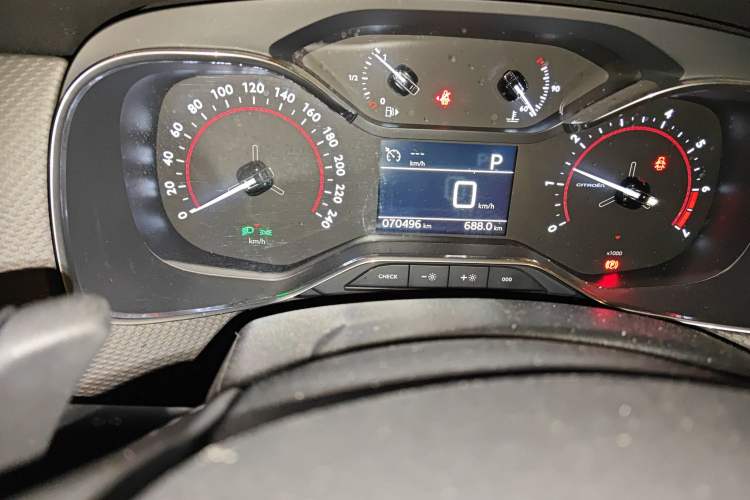 Used Citroen C6 2020 400THP Luxury Version Odometer Close Up