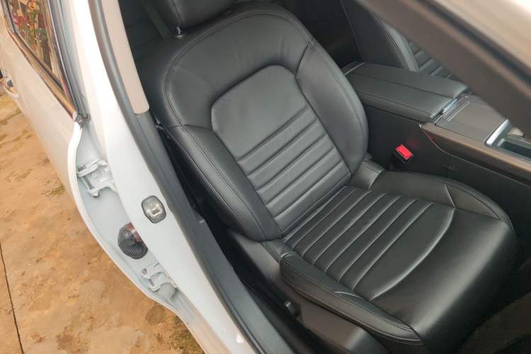 Used Citroen C6 2020 400THP Luxury Version Right Front Seat