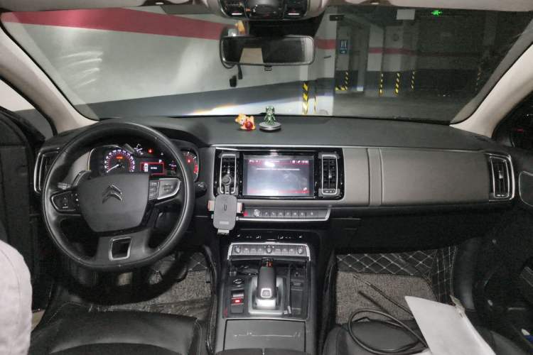 Used Citroen C6 2021 400THP Comfort Edition Center Console