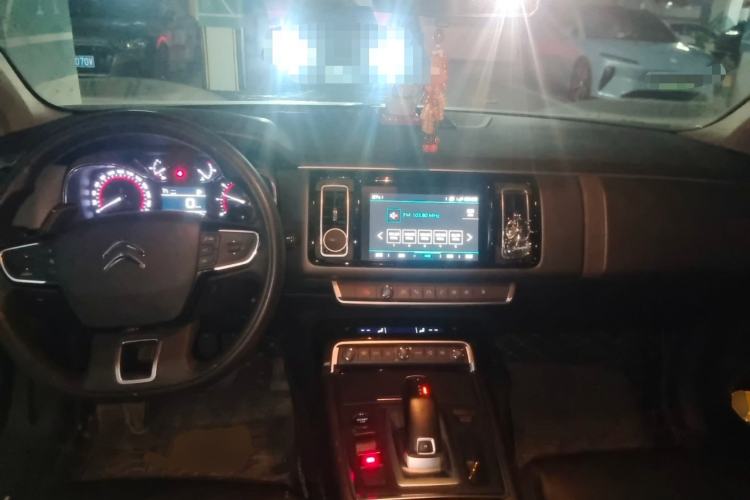 Used Citroen C6 2021 400THP Comfort Edition Center Console