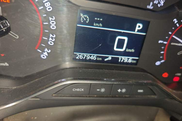 Used Citroen C6 2021 400THP Comfort Edition Odometer Close Up