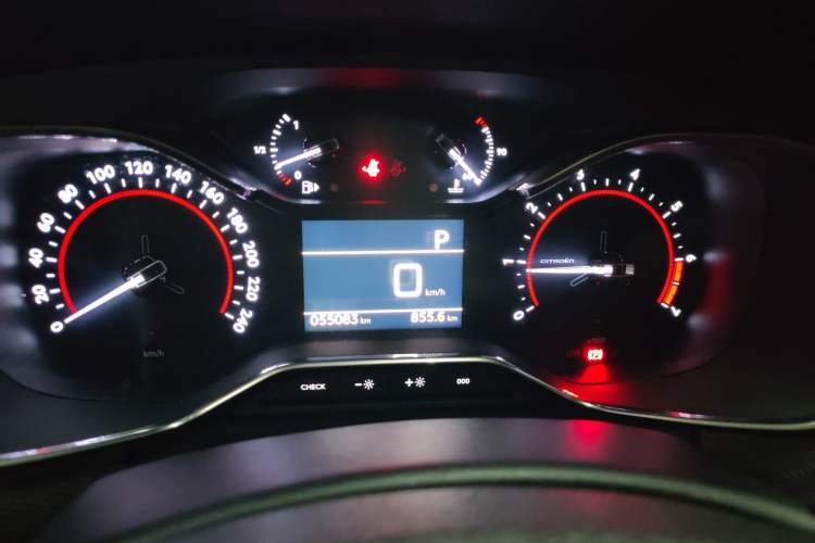 Used Citroen C6 2021 400THP Comfort Edition Odometer Close Up