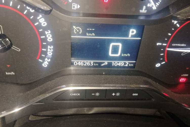 Used Citroen C6 2021 400THP Comfort Edition Odometer Close Up