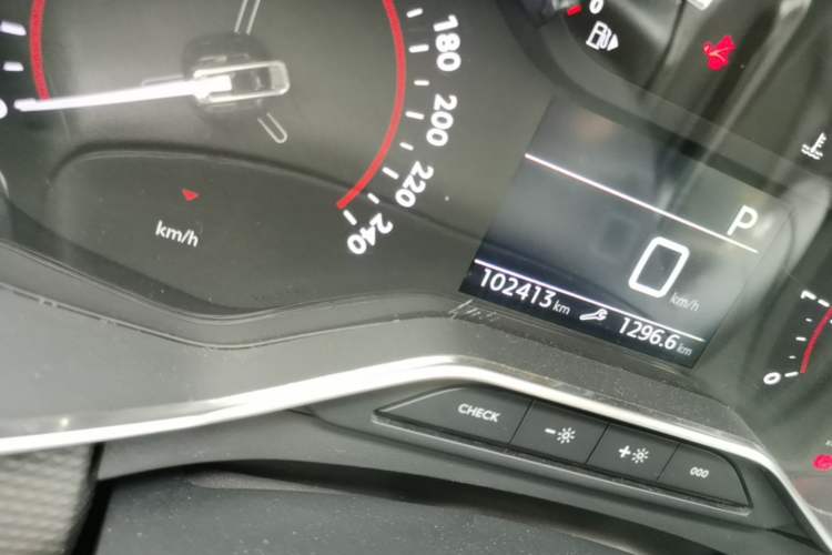 Used Citroen C6 2021 400THP Comfort Edition Odometer Close Up