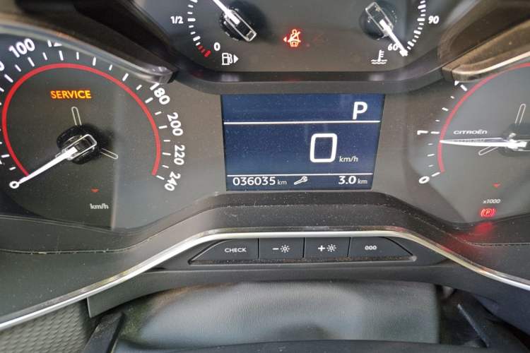 Used Citroen C6 2021 400THP Comfort Edition Odometer Close Up