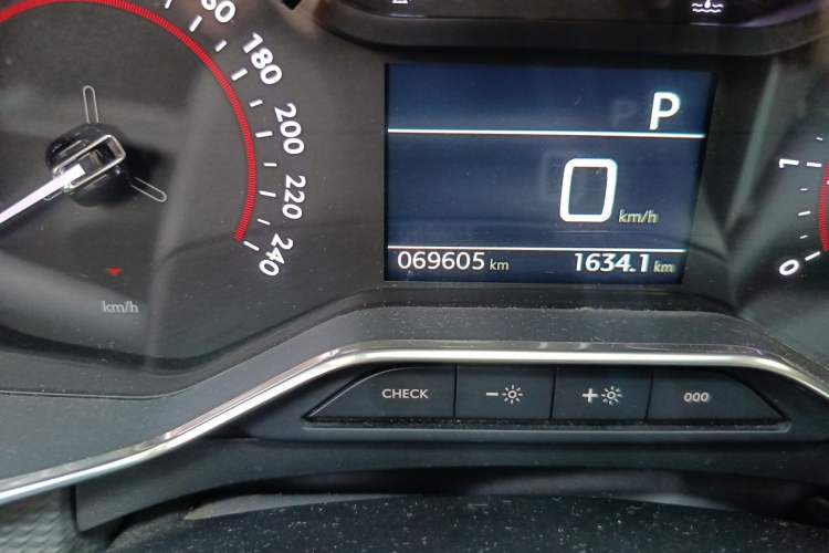 Used Citroen C6 2021 400THP Comfort Edition Odometer Close Up